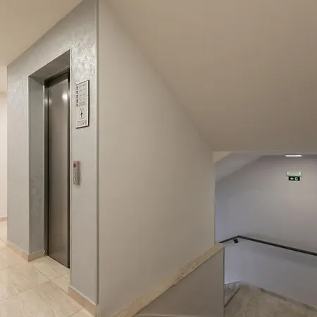 Bella Lägenhetshotell Makarska